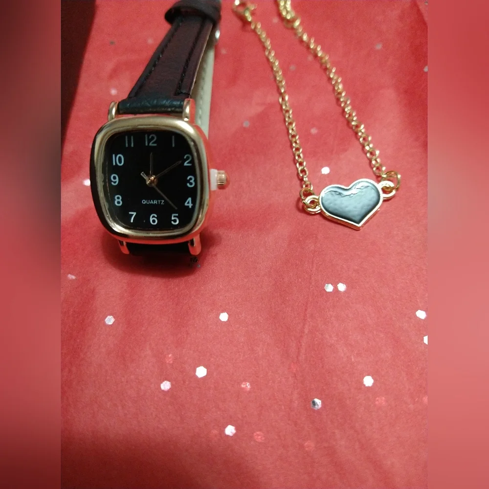 #19 Women's Quartz Watch & Heart Bracelet Gift Set - Picture 5 of 11